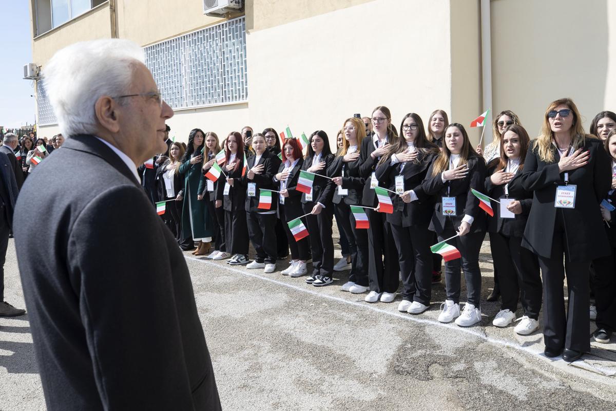 Mattarella: “Battere la mafia è possibile. Don Diana un eroe dei nostri tempi”