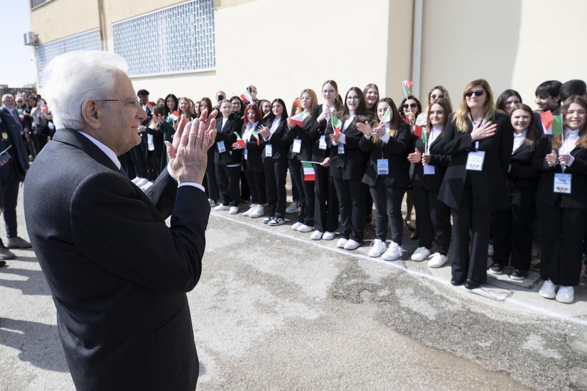 Mattarella: “Battere la mafia è possibile. Don Diana un eroe dei nostri tempi”