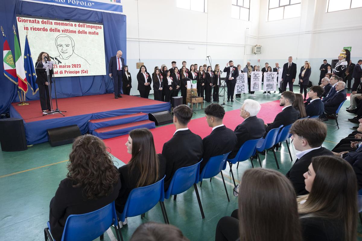 Mattarella: “Battere la mafia è possibile. Don Diana un eroe dei nostri tempi”