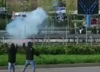 Scontro tra ultras sull’A1: perquisite le case di 33 tifosi di Roma e Napoli