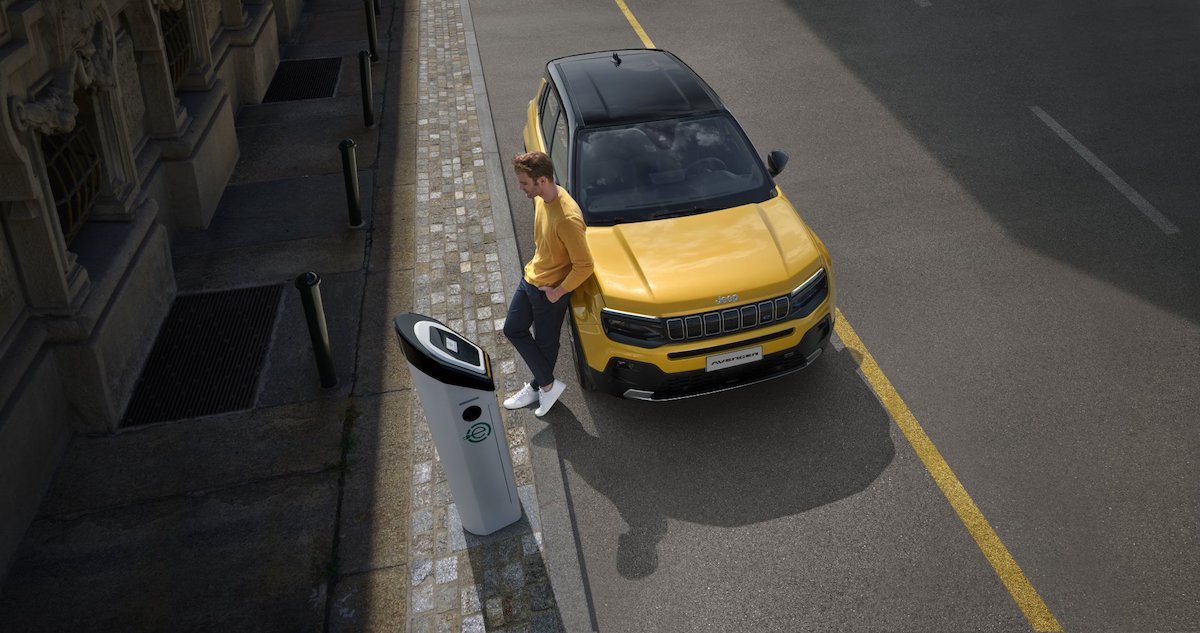 Jeep Avenger debutta nelle concessionarie italiane