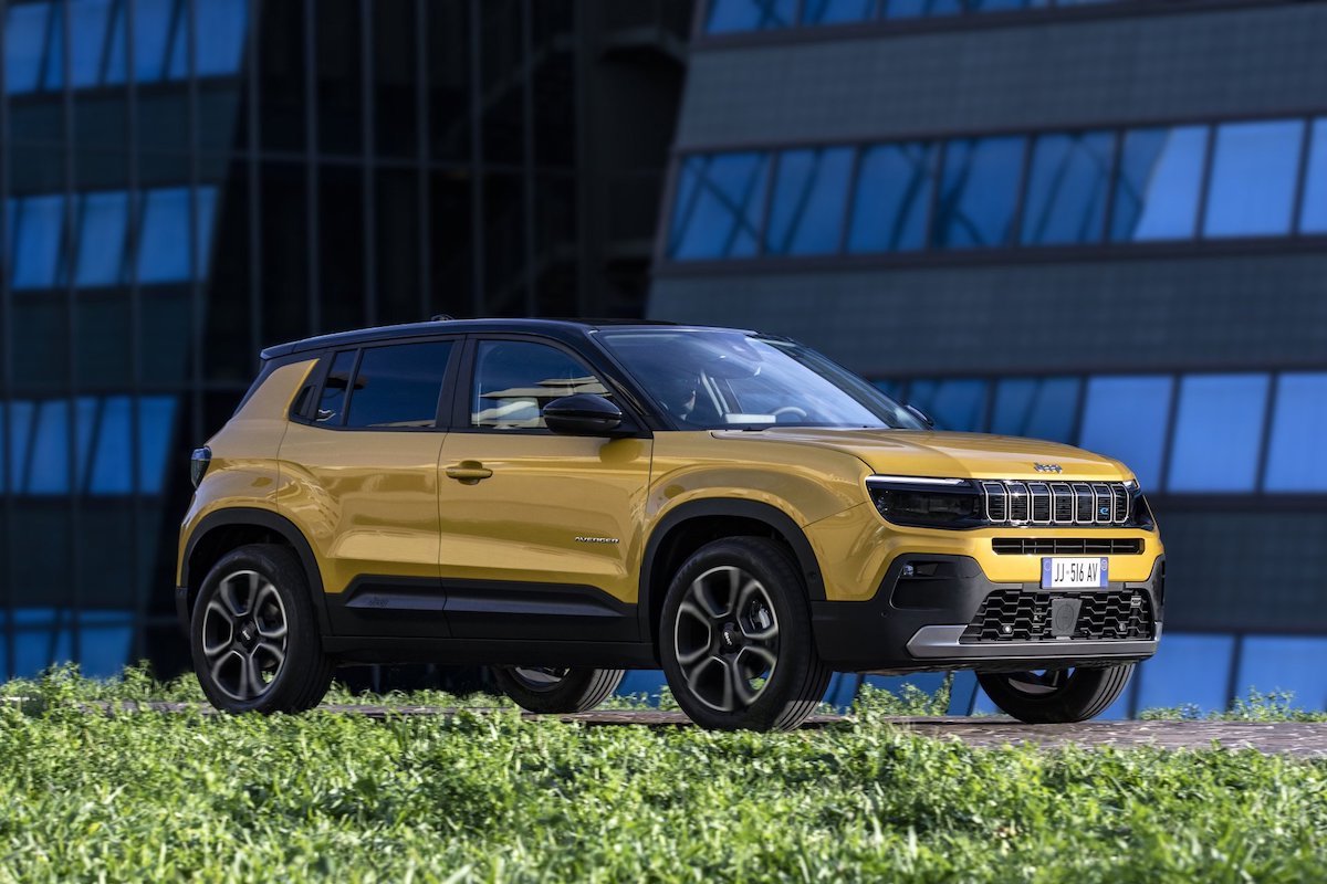 Jeep Avenger debutta nelle concessionarie italiane