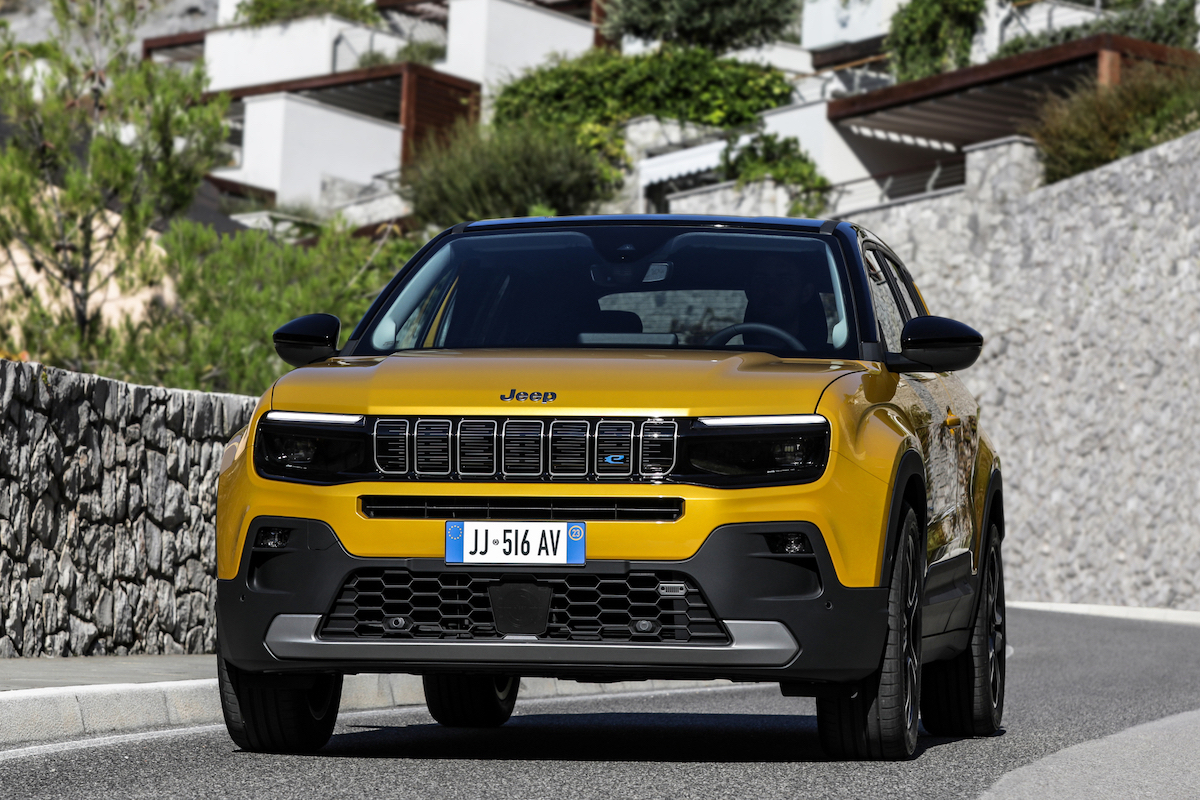 Jeep Avenger debutta nelle concessionarie italiane