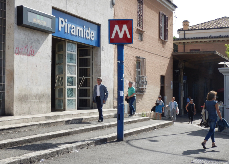 Atac, metro B: il dossier della vergogna: treni dimezzati e ritardi drammatici Atac, metro B: il dossier della vergogna: treni dimezzati e ritardi drammatici