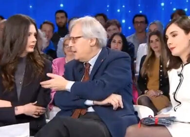 Sgarbi: “Le mie figlie per me come madri. La battuta sulle troie? Scagionato”
