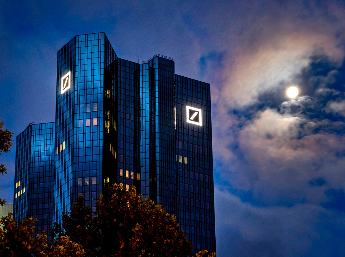 Deutsche Bank crolla e la Germania fa il pesce in barile: ora basta Deutsche Bank crolla e la Germania fa il pesce in barile: ora basta