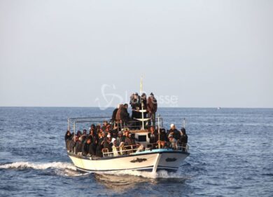 Lampedusa, nuovi sbarchi: soccorsi oltre 200 migranti