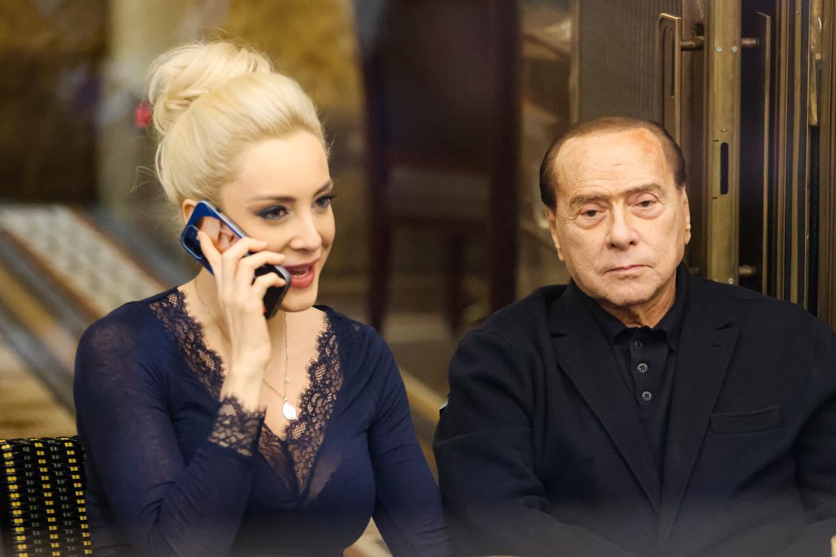 Berlusconi cambia, ecco la Fi di Fascina. Via Cattaneo-Ronzulli, torna Barelli Berlusconi cambia, ecco la Fi di Fascina. Via Cattaneo-Ronzulli, torna Barelli