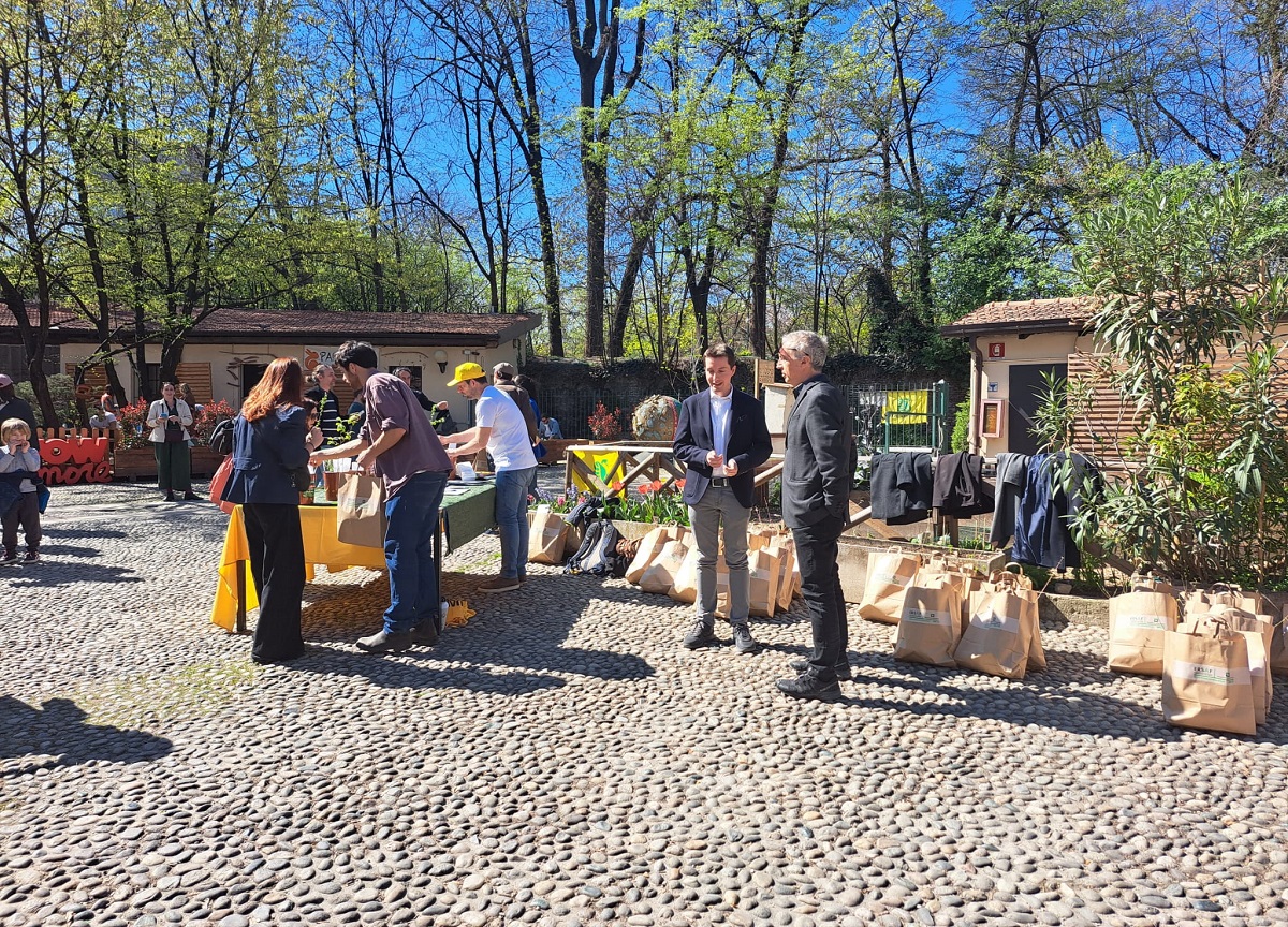2500 piante per il verde urbano: cittadini in prima linea con “Custodiscimi” 2500 piante per il verde urbano: cittadini in prima linea con “Custodiscimi”