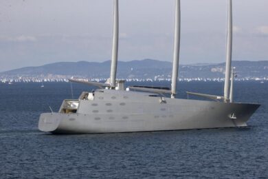 Guerra Ucraina, 10 oligarchi russi al Tar per ville e yacht sequestrati