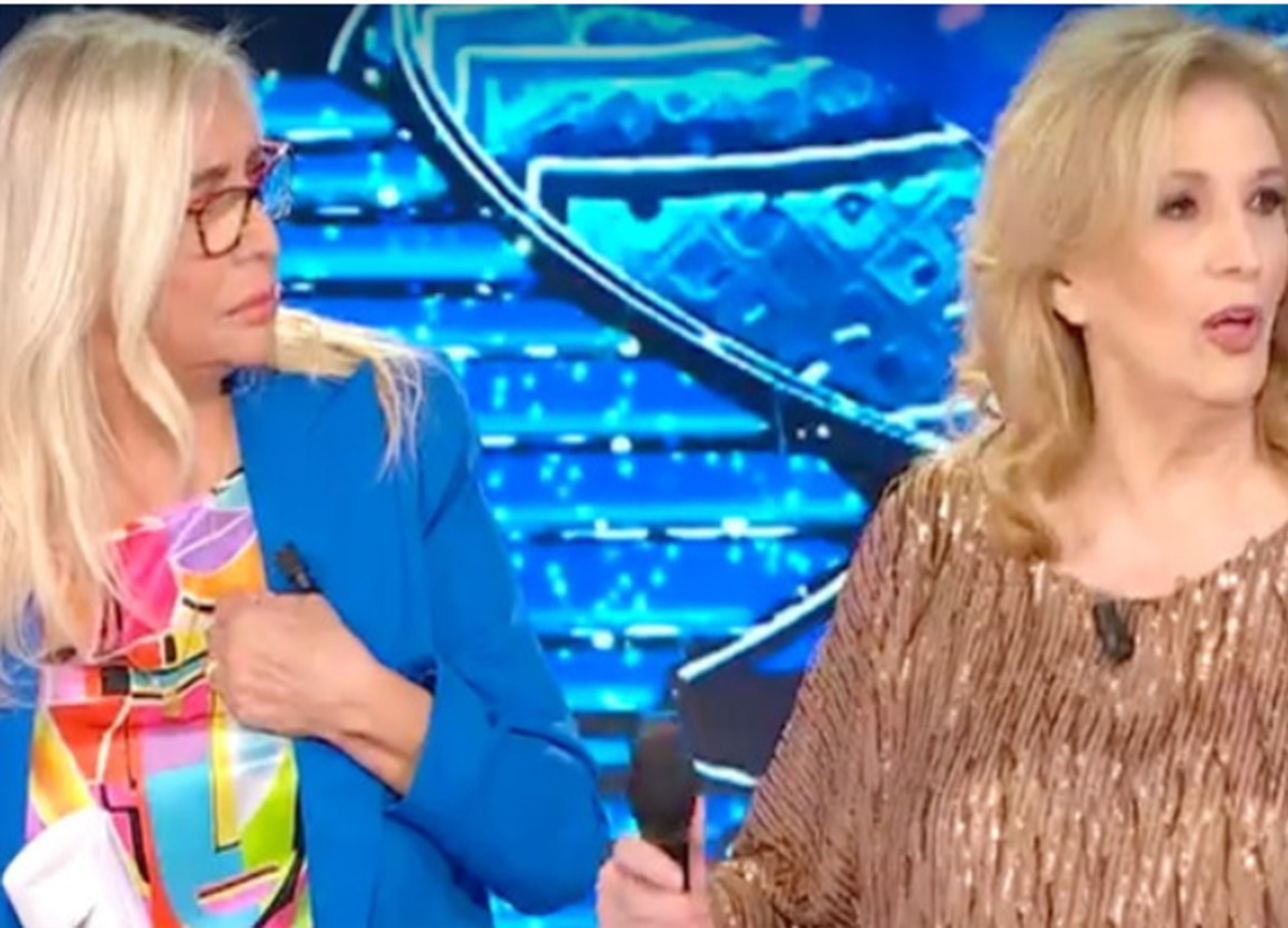 Domenica In, imbarazzo per Venier. Zanicchi: “Io vengo qui a scopare” Domenica In, imbarazzo per Venier. Zanicchi: “Io vengo qui a scopare”