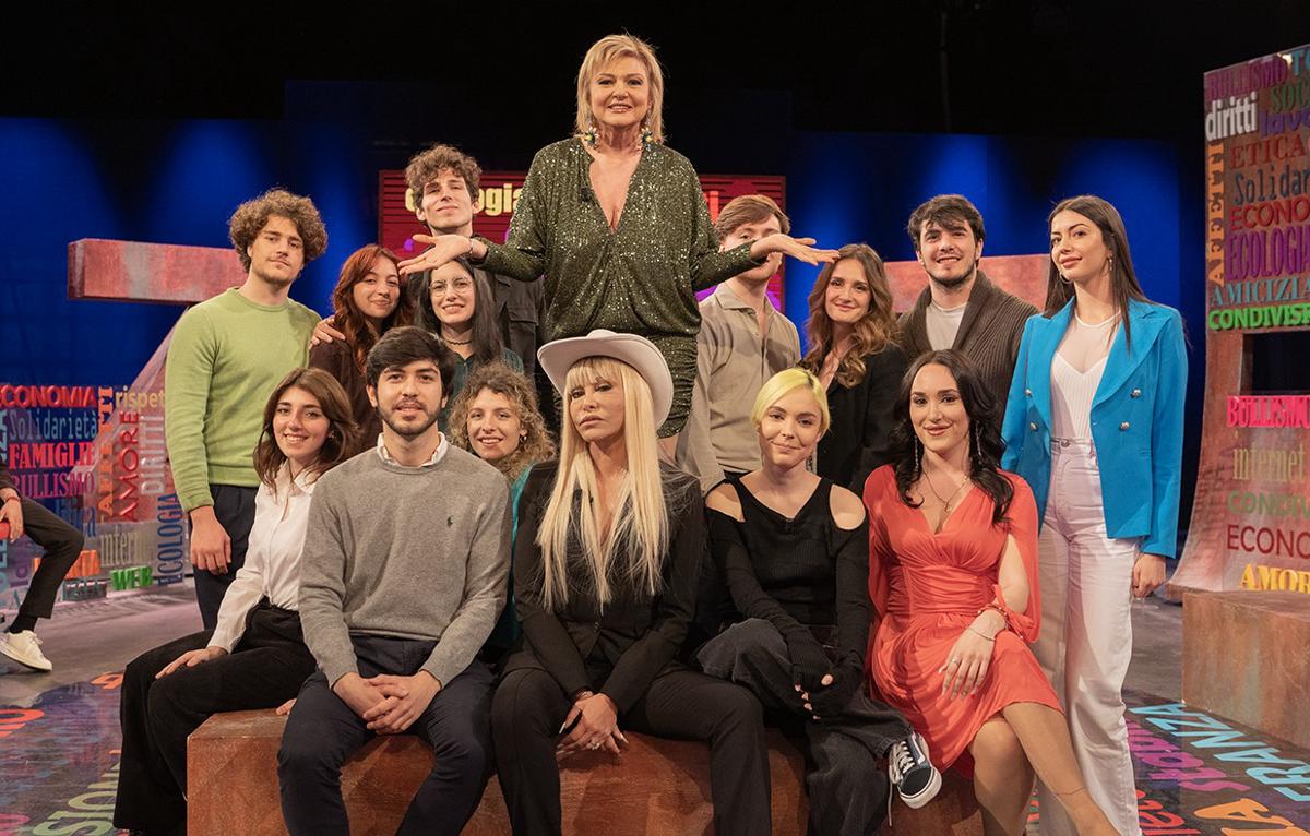 Vera Gemma rivela a “Generazione Z”: “Il primo amore? Teo Mammuccari” Vera Gemma rivela a “Generazione Z”: “Il primo amore? Teo Mammuccari”