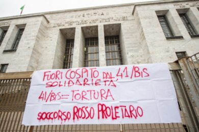L’anarchico Cospito resta in carcere, rigettata la richiesta dei domiciliari