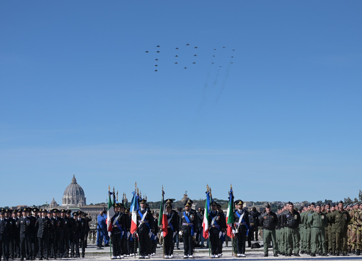 L’Aeronautica Militare compie 100 anni, Mattarella: “Onore al vostro coraggio”