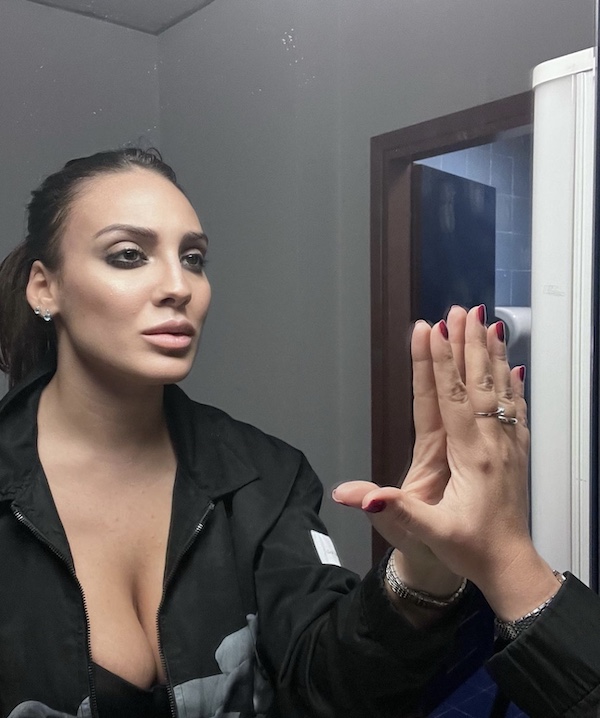 Francesca Manzini, ecco chi è la conduttrice di Striscia: malattia, papà nella Lazio e fidanzato sosia di Johnny Depp