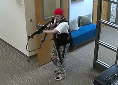 Nashville, spunta il video della strage. Biden: “Il Congresso vieti le armi”