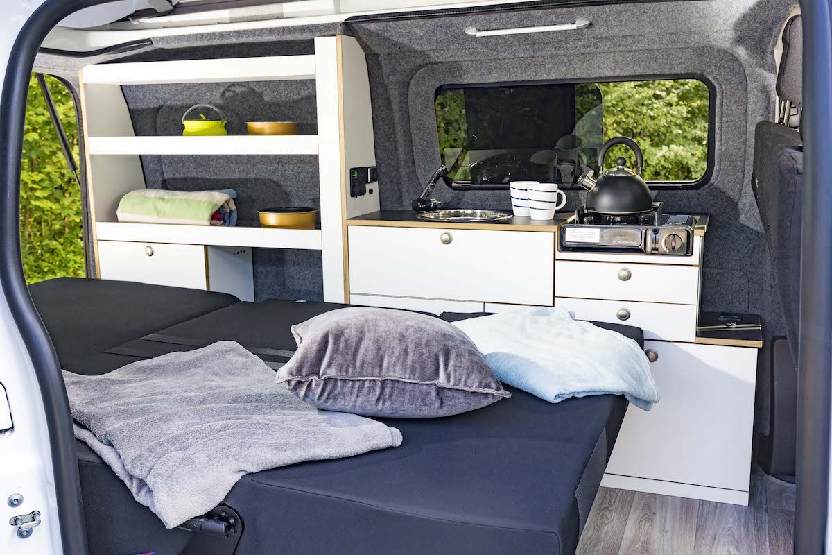 Opel Vivaro si trasforma in un camper