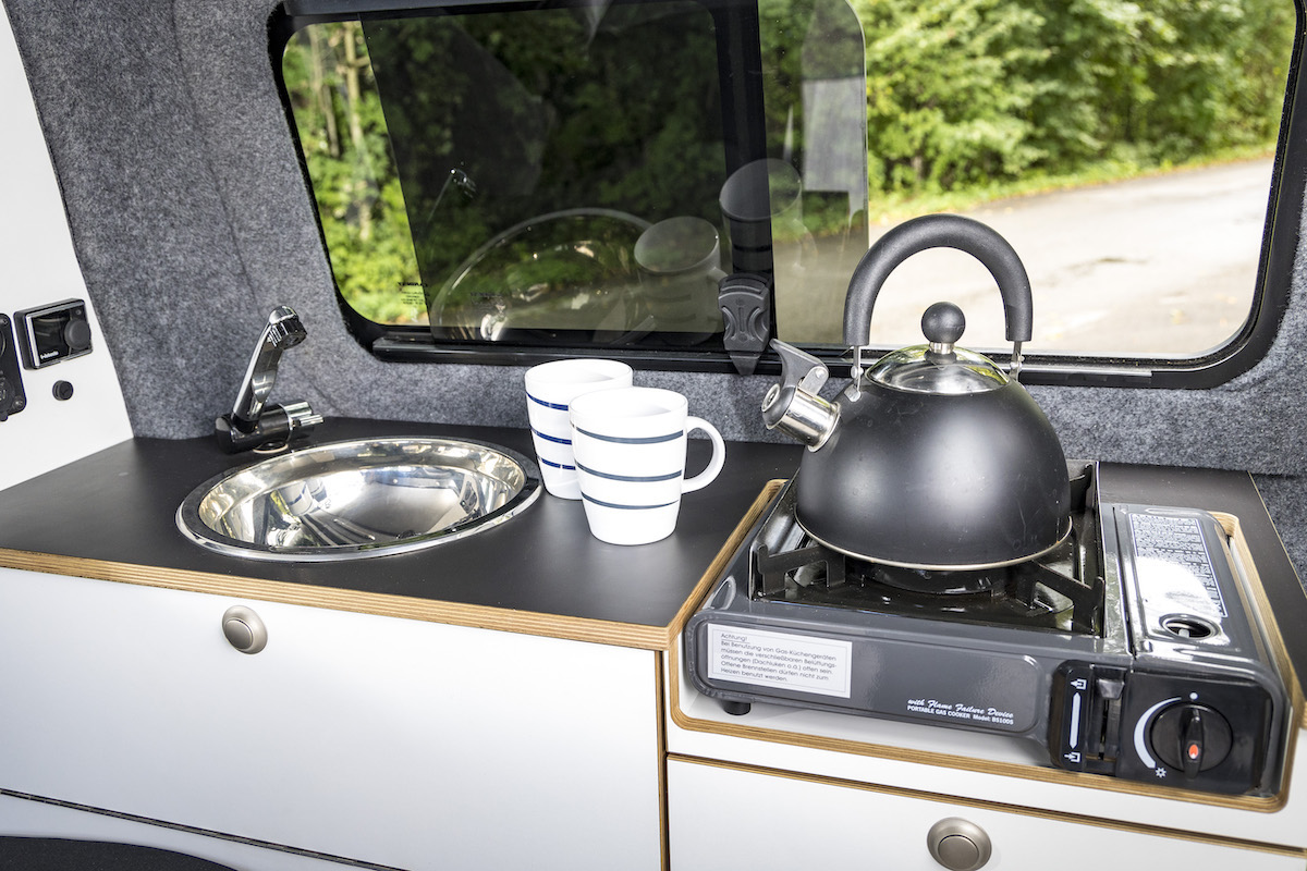 Opel Vivaro si trasforma in un camper
