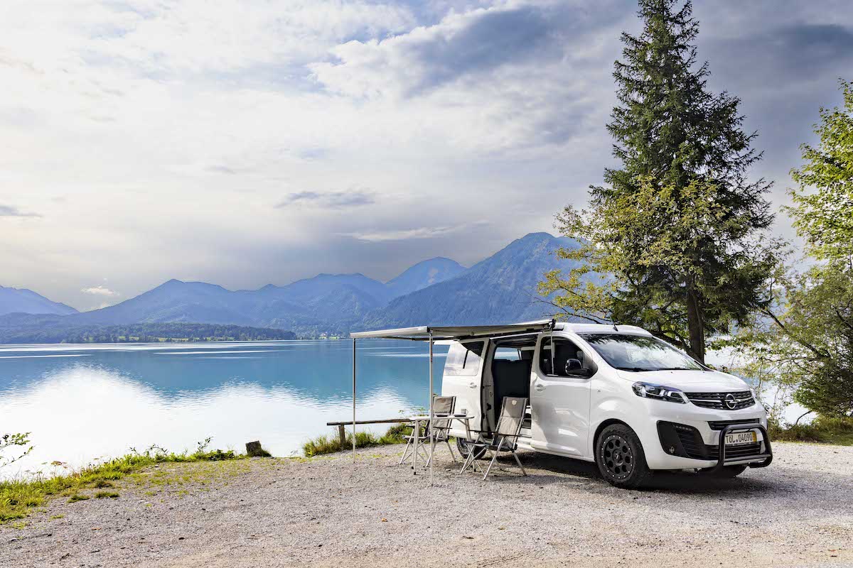 Opel Vivaro si trasforma in un camper