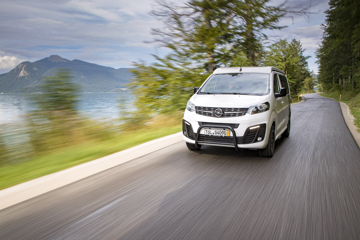 Opel Vivaro si trasforma in un camper