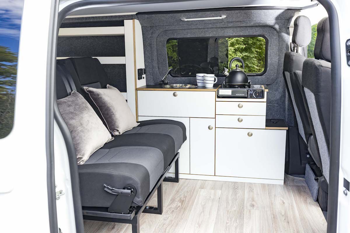 Opel Vivaro si trasforma in un camper