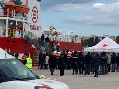 Migranti, Salvini: “Siamo sotto attacco della malavita. L’Ue deve svegliarsi”