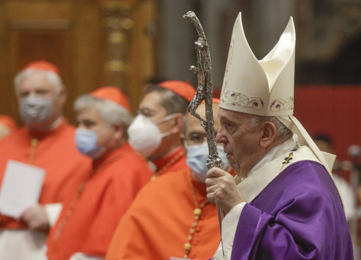 Il Papa malato e la lettera di rinuncia firmata. Funzioni di Pasqua a rischio Il Papa malato e la lettera di rinuncia firmata. Funzioni di Pasqua a rischio