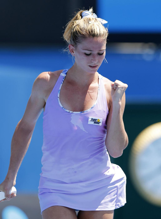 Camila Giorgi, vestito attillato e spacco vertiginoso. Fan in delirio. FOTO Camila Giorgi, vestito attillato e spacco vertiginoso. Fan in delirio. FOTO