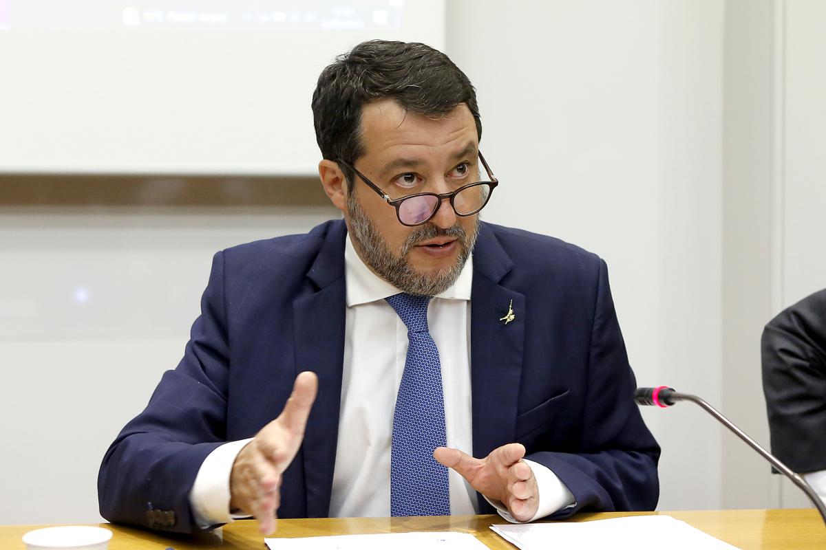 Appalti, Salvini: “Anche i rinviati a giudizio potranno partecipare alle gare” Appalti, Salvini: “Anche i rinviati a giudizio potranno partecipare alle gare”