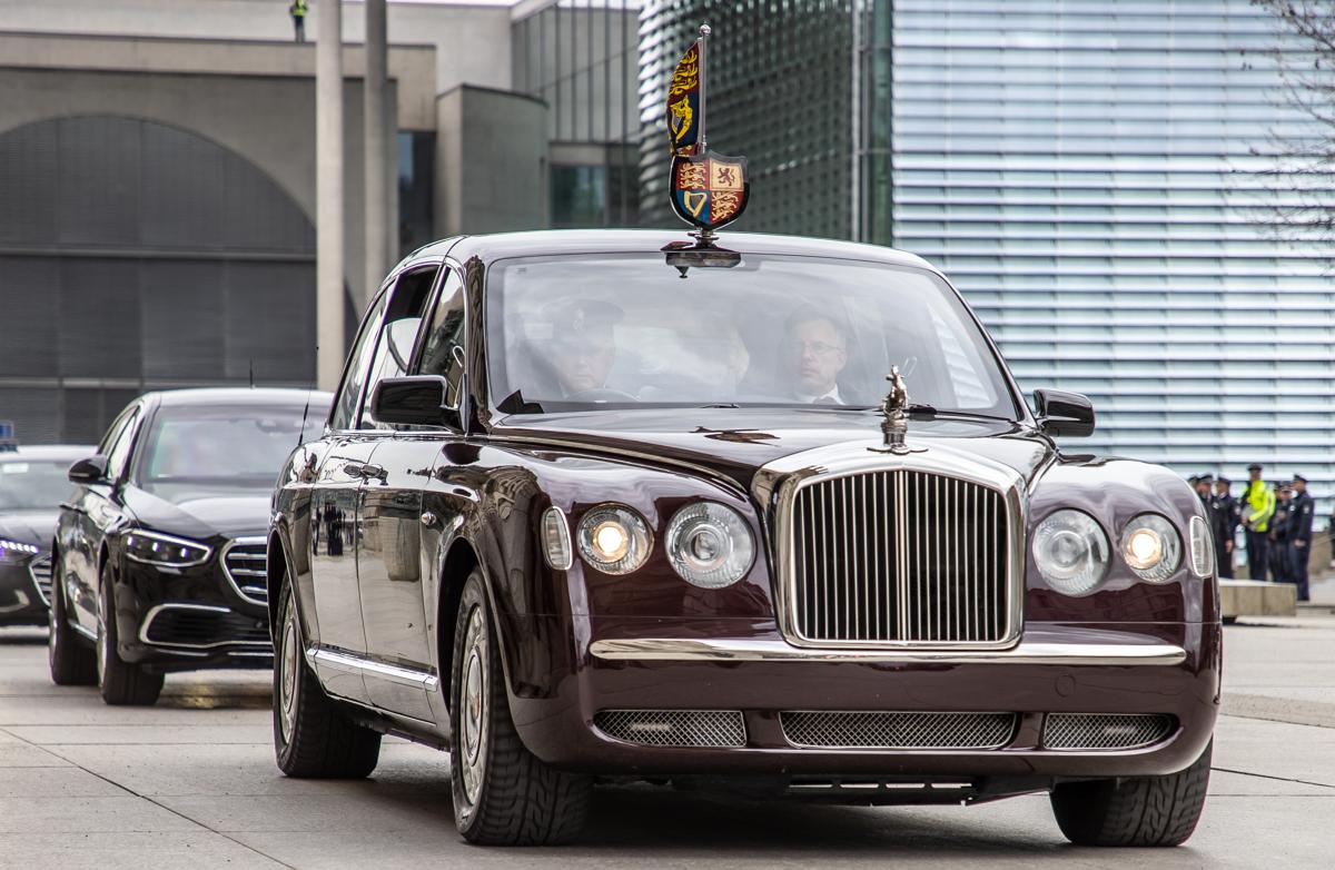 Re Carlo a Berlino, il primo discorso di un sovrano al Bundestag. VIDEO