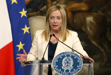 Meloni: “Sui migranti convincerò l’Ue. L’Italia ora è un esempio di stabilità”