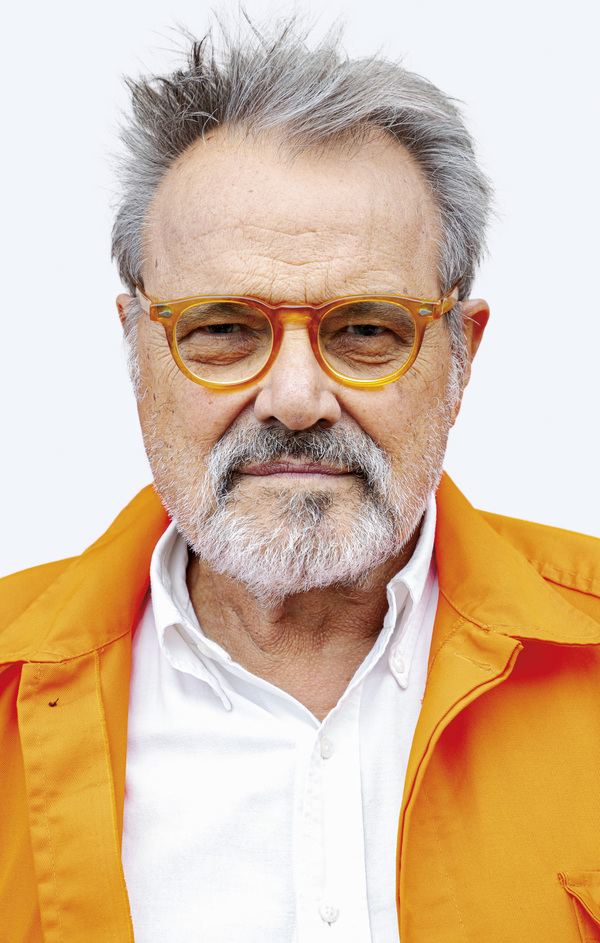 Toscani: “I migranti dovremmo andarli a prendere con le navi da crociera” Toscani: “I migranti dovremmo andarli a prendere con le navi da crociera”