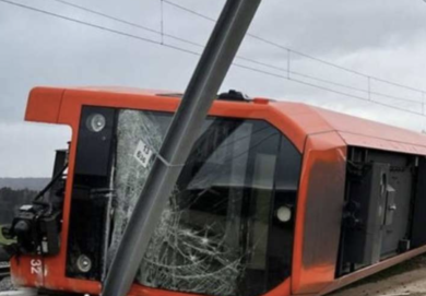 Svizzera, raffiche di vento a 120 km/h: deragliano due treni, diversi feriti