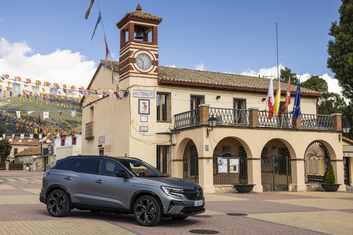 Renault Austral E-Tech Full Hybrid, consumi ridotti e piacere di guida