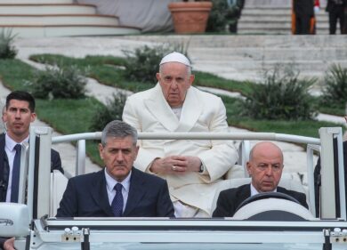 Il Papa alla messa delle Palme: “Anche io ho bisogno che Gesù mi accarezzi”