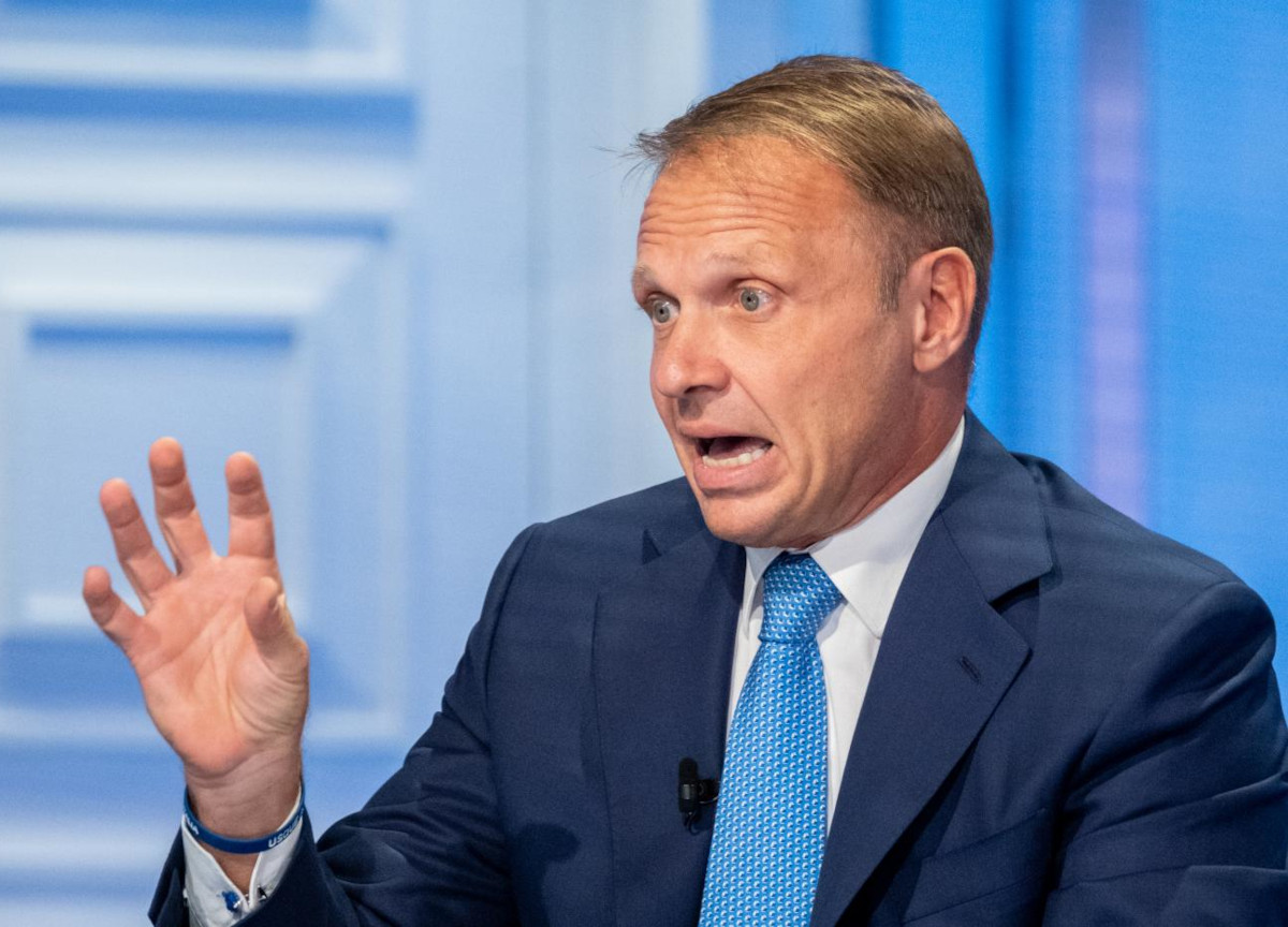 Francesco Lollobrigida: su twitter la parodia very politically scorrect Francesco Lollobrigida: su twitter la parodia very politically scorrect