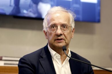 Veltroni fa il film sul buonismo ma è un plagio: il ritorno della Sx è un flop