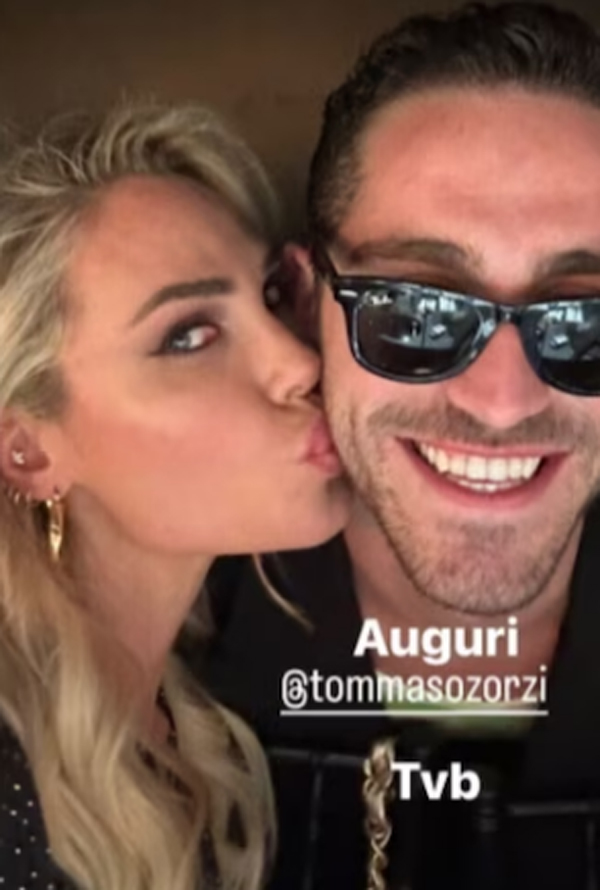 Ilary Blasi look pazzesco al compleanno di Tommaso Zorzi. Le foto