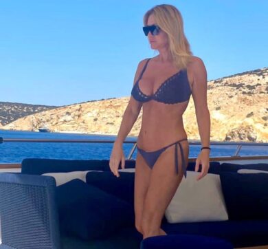 Paola Ferrari attacca il suocero De Benedetti: “Demente alla premier? Grave”