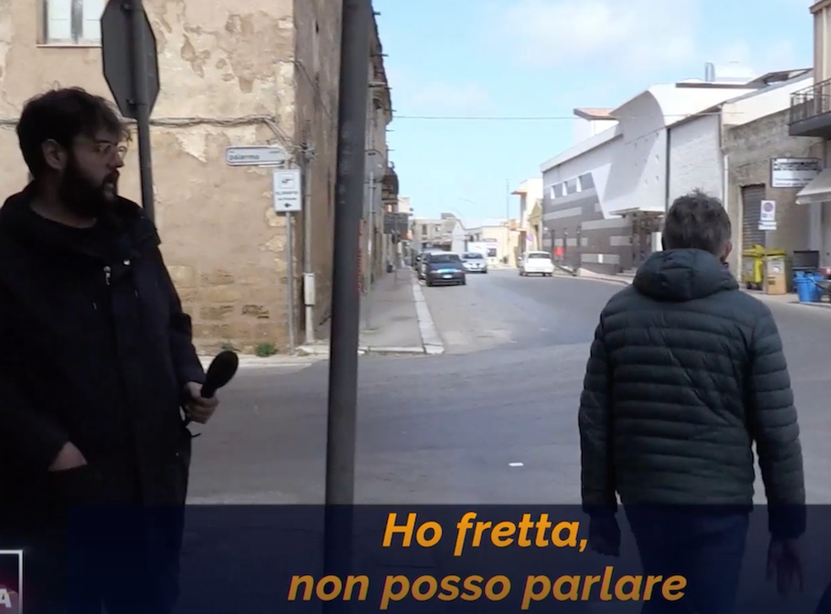 Messina Denaro, Giletti torna a Campobello: cittadini schivano le telecamere Messina Denaro, Giletti torna a Campobello: cittadini schivano le telecamere