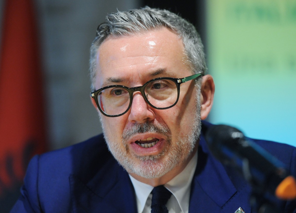 Intesa Sanpaolo, risultati in crescita per la Divisione Banche estere Intesa Sanpaolo, risultati in crescita per la Divisione Banche estere
