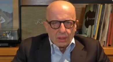 Sallusti travolge il Pd: “De Benedetti pagava tangenti e Schlein gli sorride”
