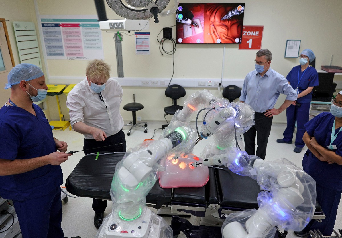 Il robot chirurgo Versius esegue la 100esima operazione Il robot chirurgo Versius esegue la 100esima operazione