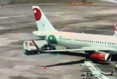 Messico, l’autista ha un malore e si schianta contro un aereo