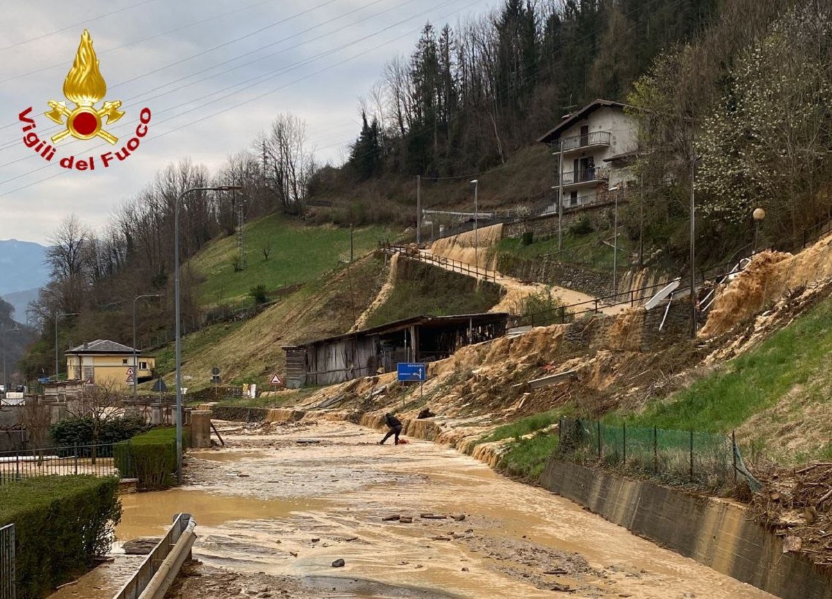 Frana di fango in Val Seriana: sono 71 gli evacuati Frana di fango in Val Seriana: sono 71 gli evacuati