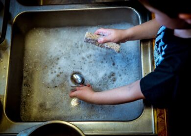 Italia Paese di camerieri (minorenni): già lavorano oltre 300mila ragazzini