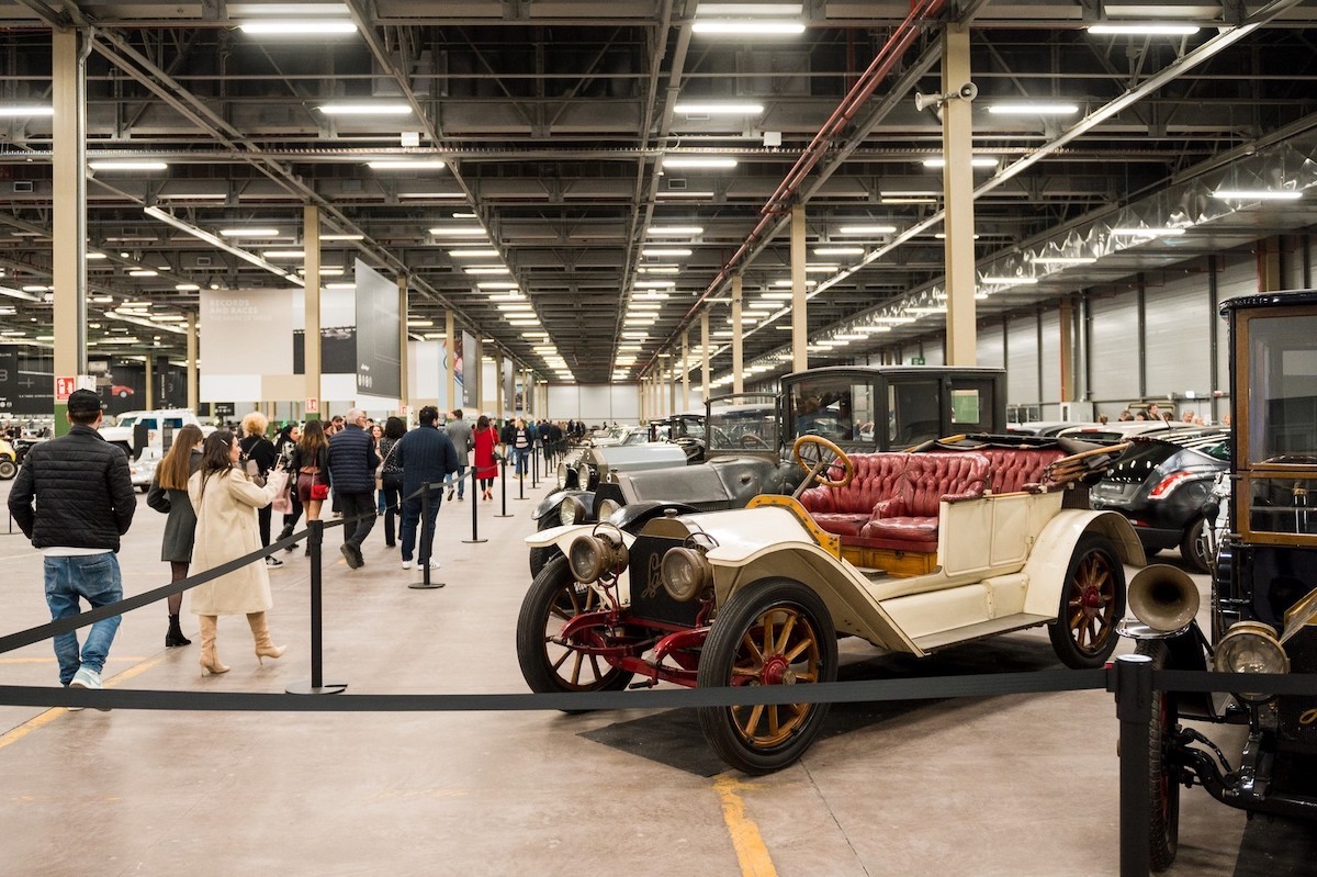 Una notte all’Heritage Hub: motori, musica e cultura si incontrano Una notte all’Heritage Hub: motori, musica e cultura si incontrano