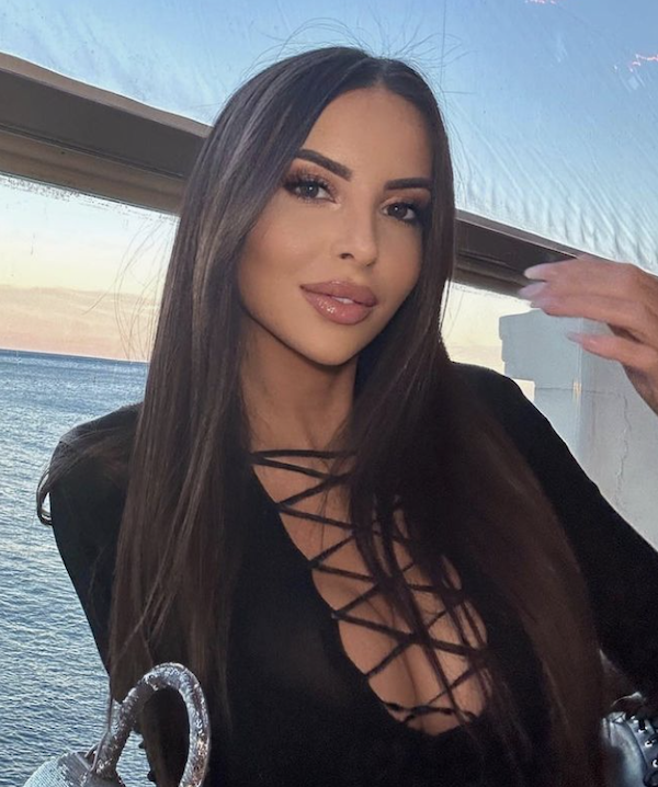 Marialuisa Jacobelli, scollatura da paura a Monte Carlo. La giornalista di Sport Mediaset senza freni. FOTO