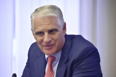 Orcel guarda al futuro: “Servono aggregazioni”. Ecco le possibilità