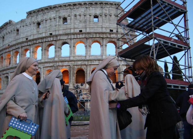 Dalla via Crucis al Colosseo ai musei: ecco gli eventi della Pasqua a Roma Dalla via Crucis al Colosseo ai musei: ecco gli eventi della Pasqua a Roma